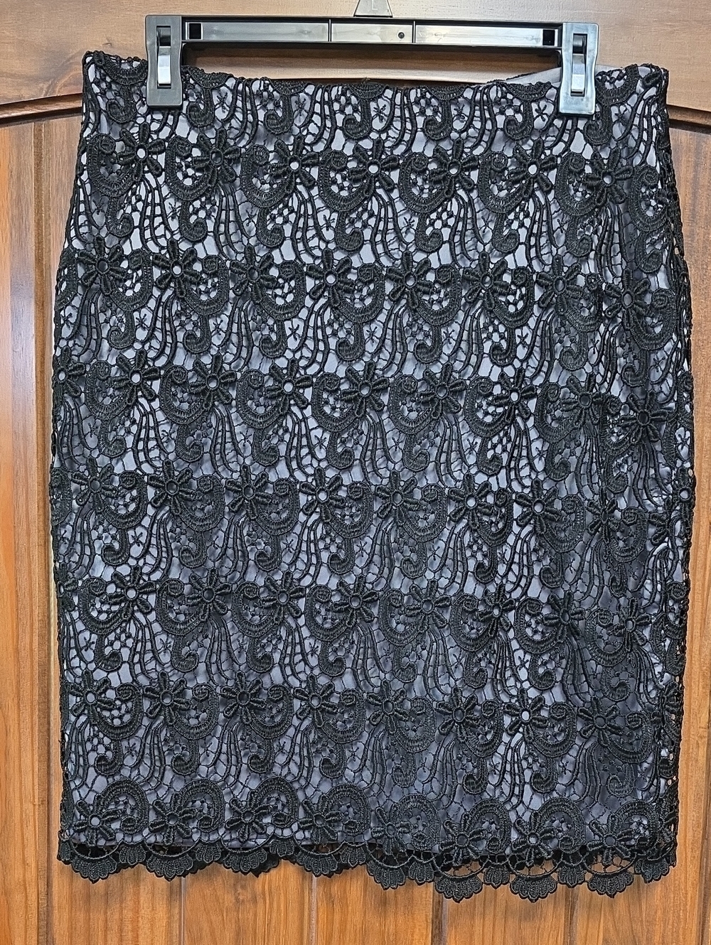 Ann Taylor black lace pencil skirt - Size 8
